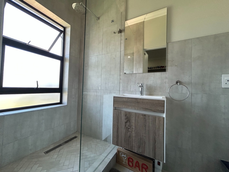 To Let 4 Bedroom Property for Rent in Sandown Western Cape